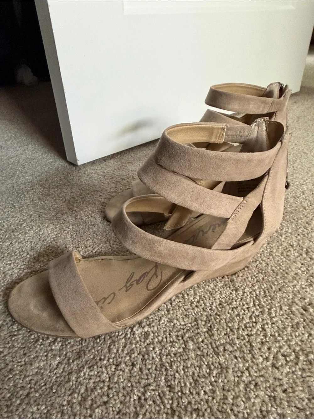 American Rag Casen Women's Taupe Wedge Sandal Size 8 Suede Zipper Strappy Shoes